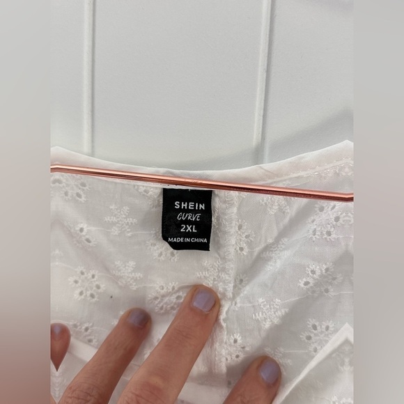 blouse - Picture 2 of 6